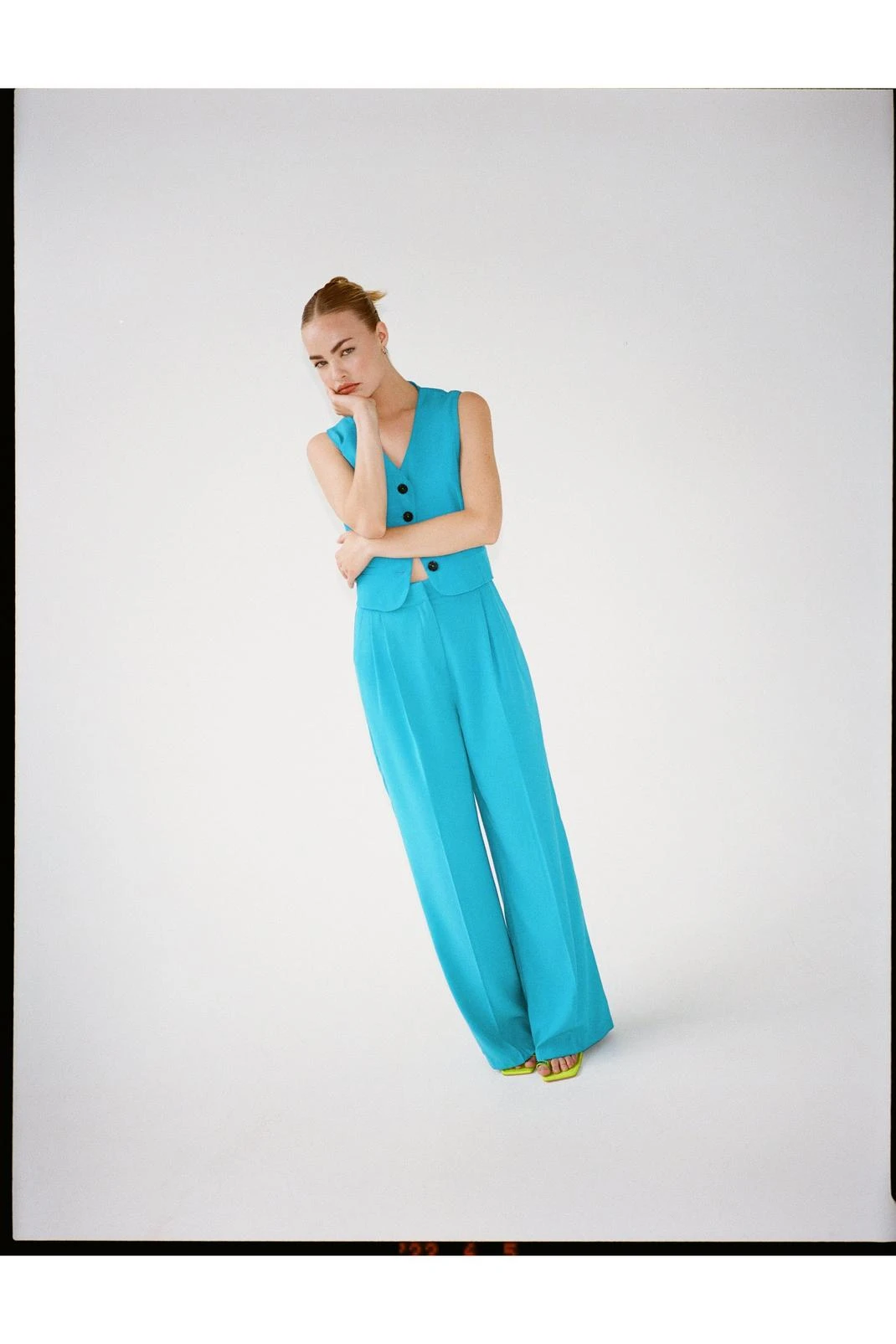 Cropped Tailored Single Breasted Vest - Image 10