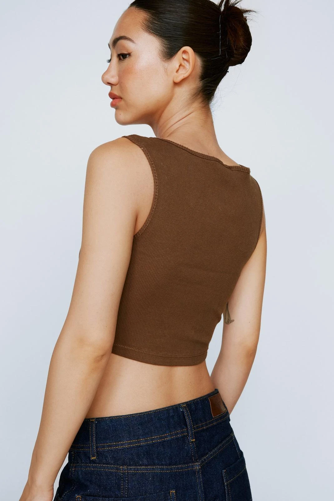 Ribbed V-Neck Cropped Tank Top - Image 6