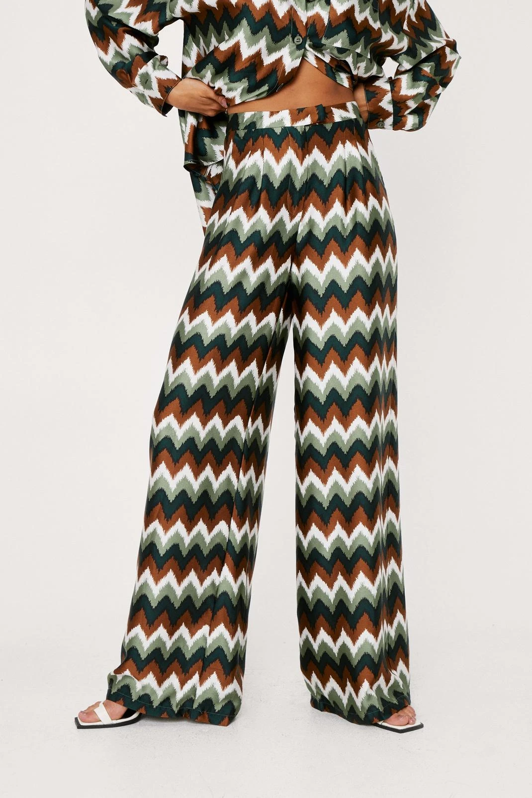 Zig Zag Print Satin Wide Leg Pants - Image 2