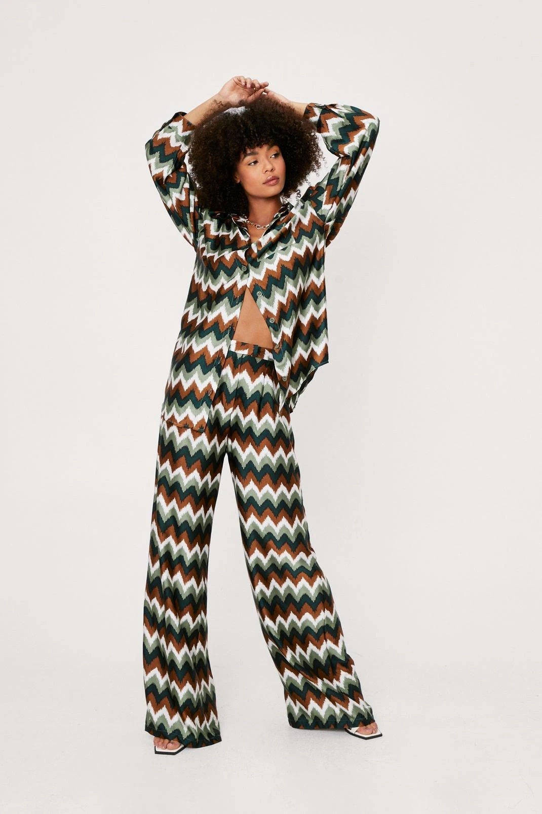 Zig Zag Print Satin Wide Leg Pants - Image 4