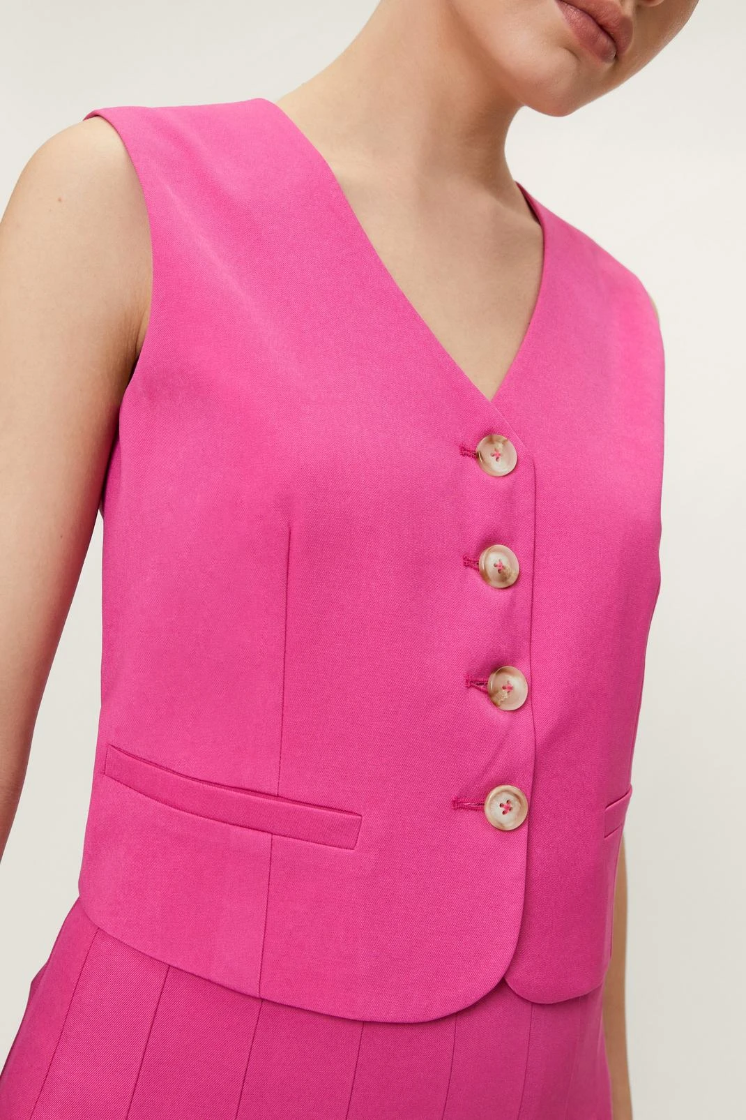 Cropped Tailored Single Breasted Vest - Image 22