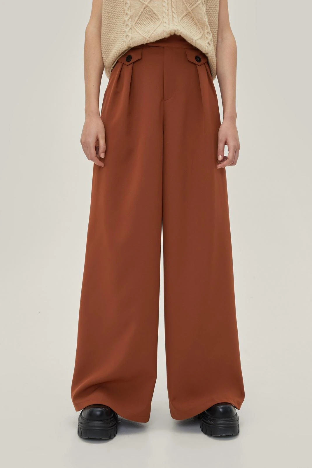 Pleated Button Detail Tailored Wide Leg Pants - Image 4