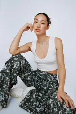 Ribbed V-Neck Cropped Tank Top